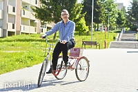 Trzykołowe rowery w zamian za odzież