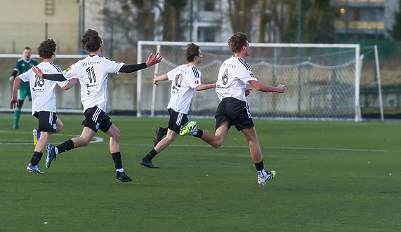 Juniorzy piszą historię Dębu Juniorzy piszą historię Dębu