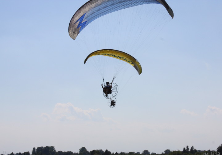 akrobacje podniebne - piknik lotniczy z Aeroklubie Elbląskim