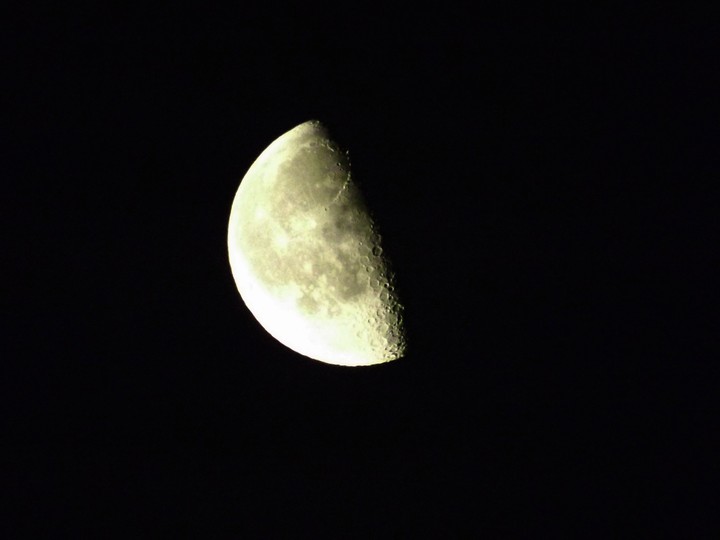 mój księżyc (pewnie bedzie mnóstwo komentarzy typu"nie związane z Elblągiem"ale uwielbiam te zdjęcie)