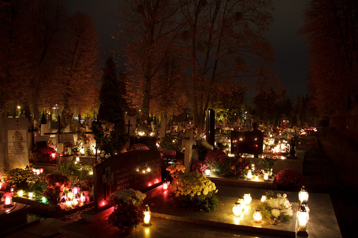 1 listopada na cmentarzu przy ul. Agrykola (Listopad 2011)