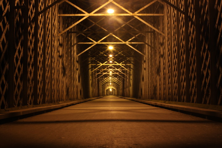 stalowy tunel