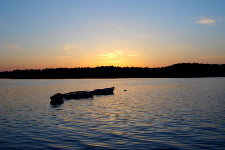 Zachód słońca nad jeziorem w Borsku na Kaszubach