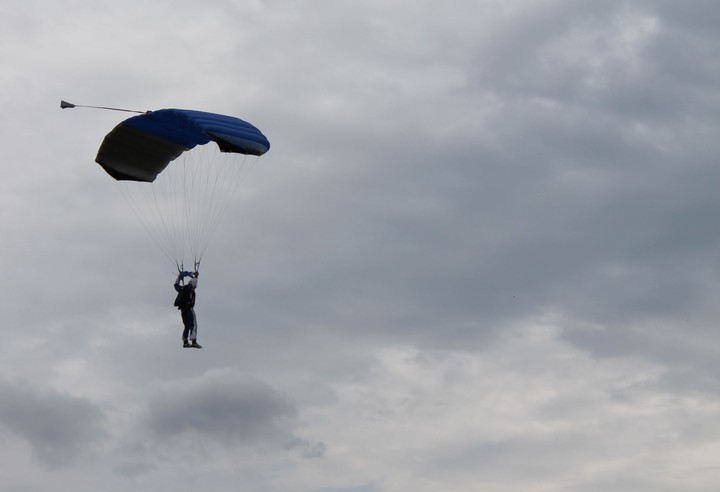 Spacer w chmurach 
impreza 100-lecia lotnictwa w Elblągu