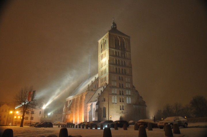 Braniewska Katedra w zimowej odsłonie
