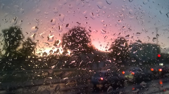 Deszczowy zachód słońca w Elblągu