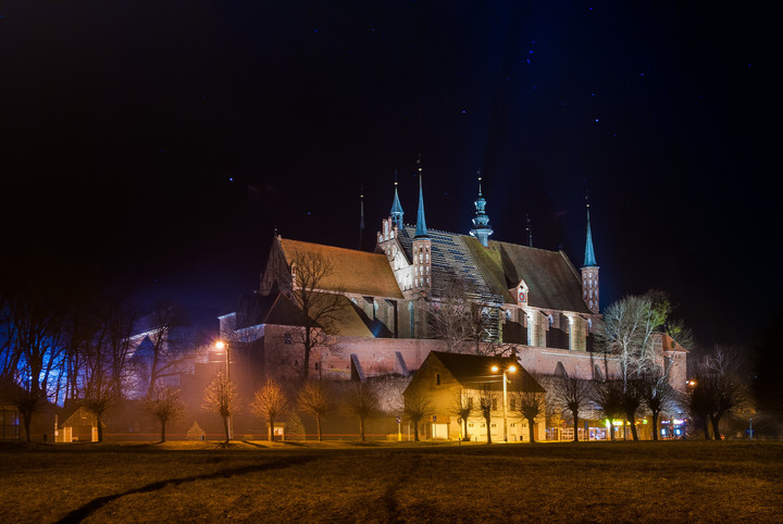 Wzgórze katedralne nocą