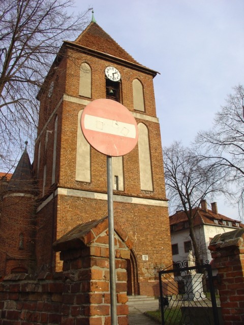 Zbanowali kościół