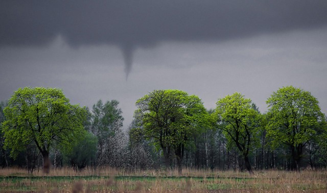 TORNADO Żuławy Wiślane

Mini tornado trwało krótko ale było to kapitalne zjawisko przyrody (Lipiec 2008)