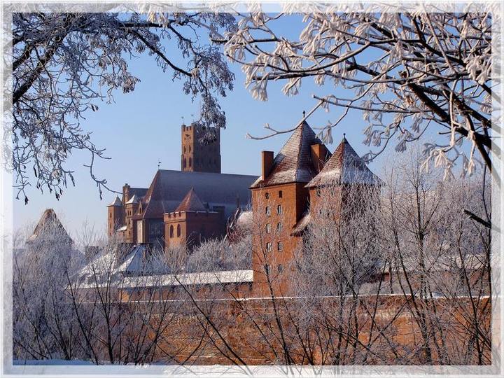 Bajeczna zima nad zamkiem w Malborku
