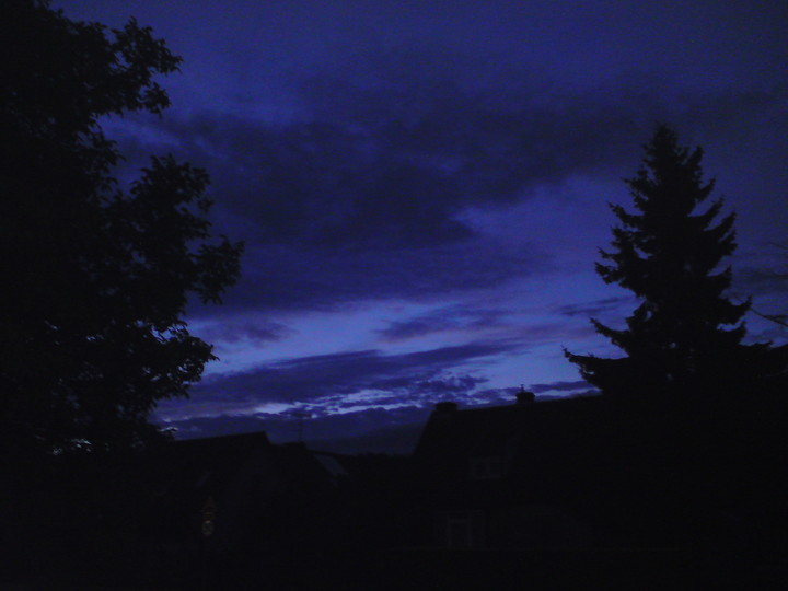"Nocne niebo" - zdjęcie zostało wykonane nocą, a dokładniej około godziny 4, w okolicach Osiedla Marynarzy.