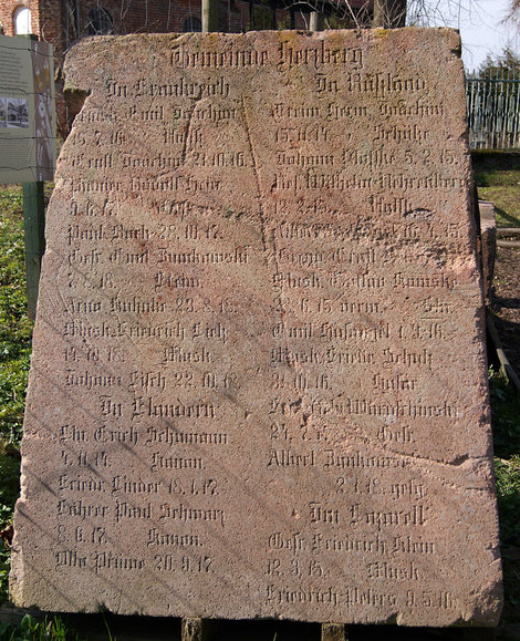 Fragment pomnika upamiętniający żołnierzy poległych w I wojnie światowej, obecnie znajduje się w lapidarium Cmentarza 11 wsi w Żelichowie-Cyganku. Monument został ufundowany kilkadziesiąt lat temu przez Związek Wojaków. (Kwiecień 2012)
