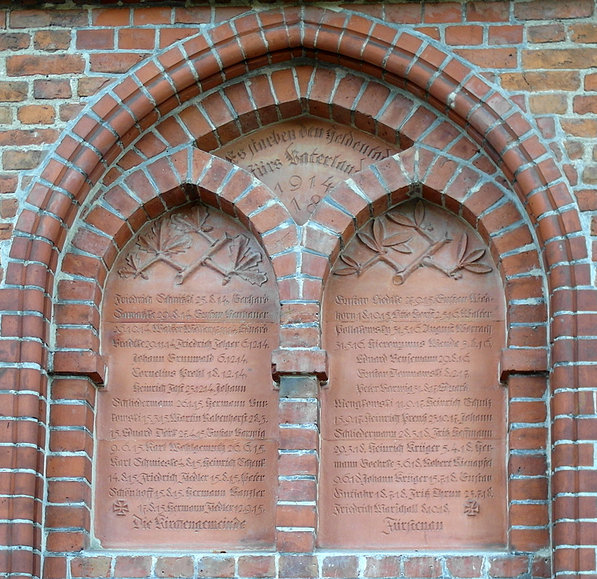 Kmiecin – fragment kościoła (Październik 2012)