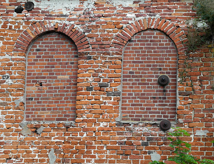 Fragment Młyna Górnego zbudowanego ok. 1400 roku, na planie prostokąta o wym. 12,75m x 25,50m, grubość murów 1,35m, ul. Marii Konopnickiej, Malbork.