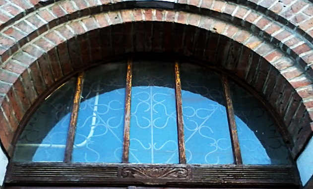 Górna część drzwi ul.Kosynierów Gdyńskich Elbląg