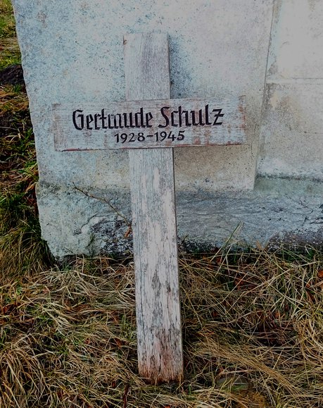 Krzyż znaleziony przy Kapliczce (Kwiecień 2015)