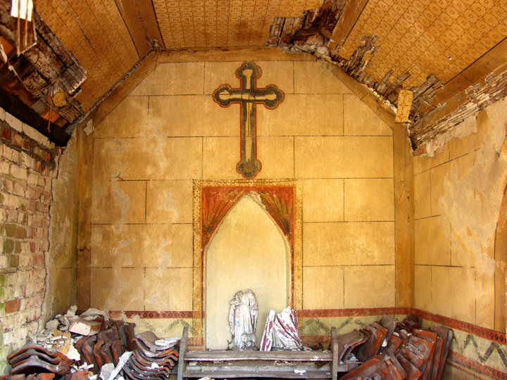 Wnętrze kaplicy domkowej I w Osetniku (Sierpień 2015)