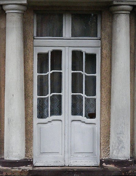 Drzwi z filarami
