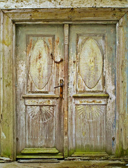 Drzwi do starej wiejskiej chaty - Zwierzno 29.