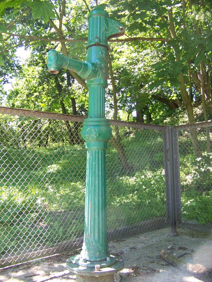 Pompa przy Parku Modrzewie