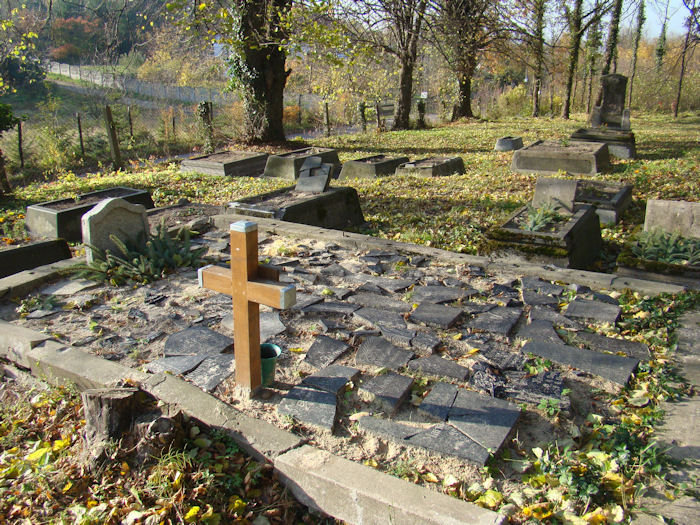 Cmentarz w Kamionku Wielkim. Piękna inicjatywa szkoły w Tolkmicku. (Listopad 2010)