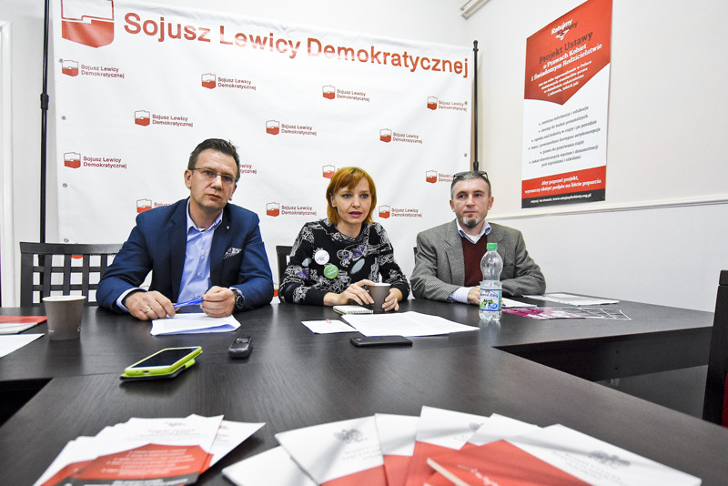 Elbląg, O zbiórce podpisów opowiadali (od lewej): Wojciech Rudnicki, Angelika Domańska i Robert Koliński