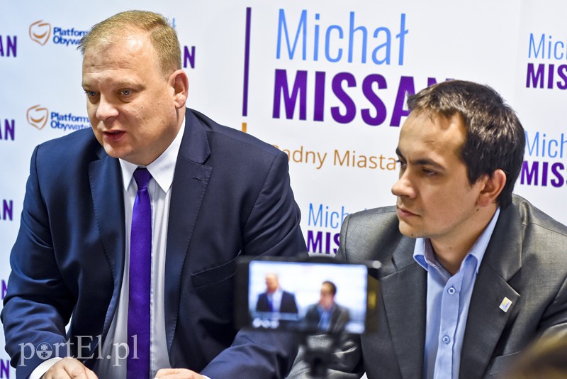 Elbląg, Michał Missan (po lewej) oraz Robert Turlej - radni Platformy Obywatelskiej