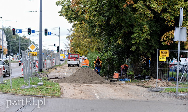 Elbląg, W pobliżu skrzyżowania trwają już prace, ale są one związane z budową wiaduktu