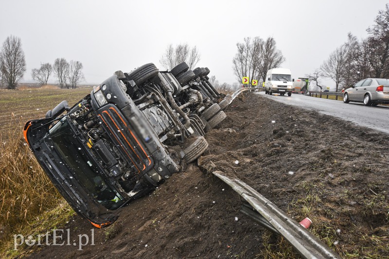 Elbląg, Ciężarówka wypadła z drogi na DK 22 Elbląg, Ciężarówka wypadła z drogi na DK 22