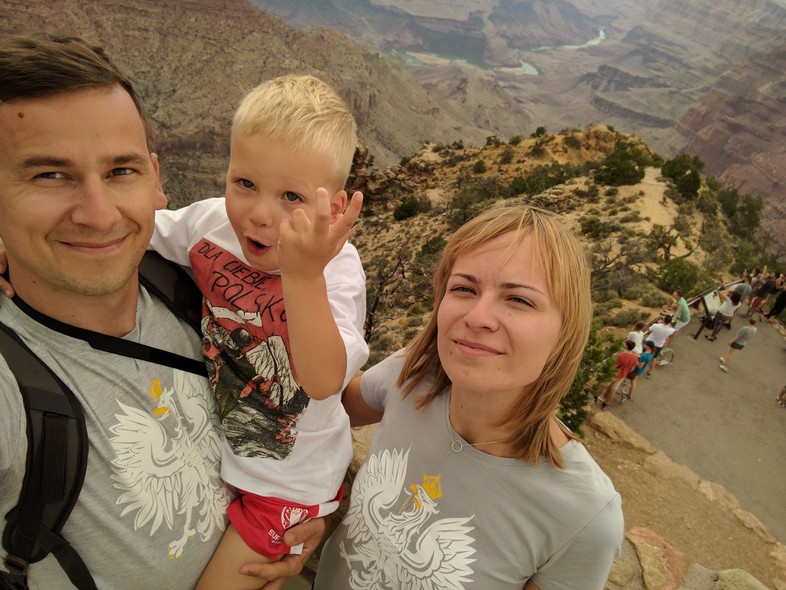 Elbląg, Grzegorz, Igor oraz Sylwia, w tle amerykański Wielki Kanion w stanie Arizona