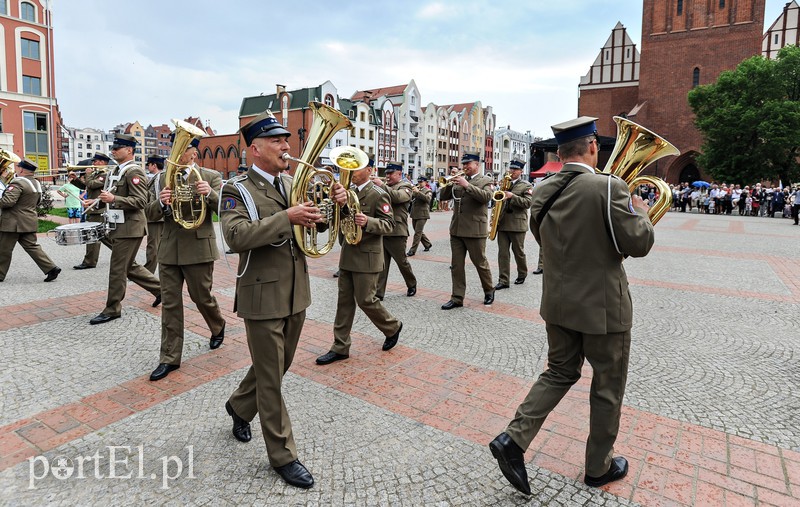 Elbląg, Obchody trzeciomajowego święta zwieńczył pokaz musztry paradnej w wykonaniu Elbląskiej Orkiestry Wojskowej