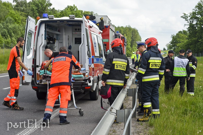 Elbląg, Wyprzedzała na S22, wylądowała w rowie Elbląg, Wyprzedzała na S22, wylądowała w rowie