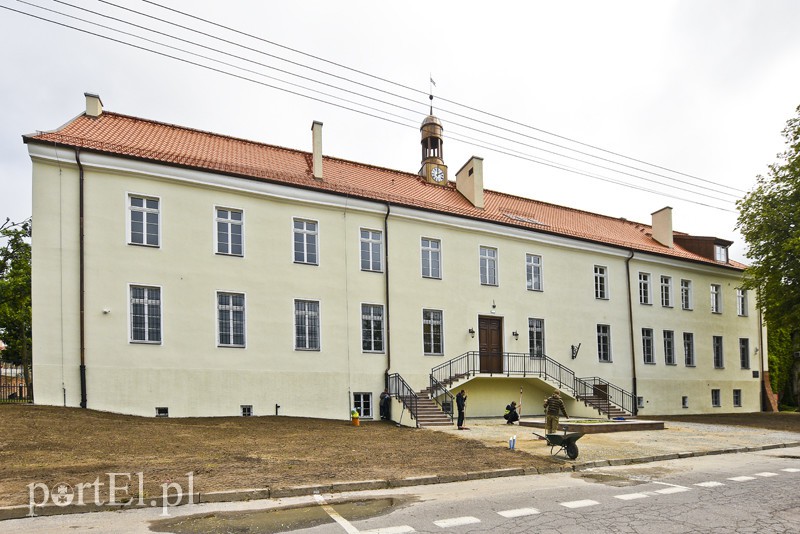 Elbląg, Budynek Gimnazjum coraz piękniejszy, a MAH zaprasza na Podzamcze