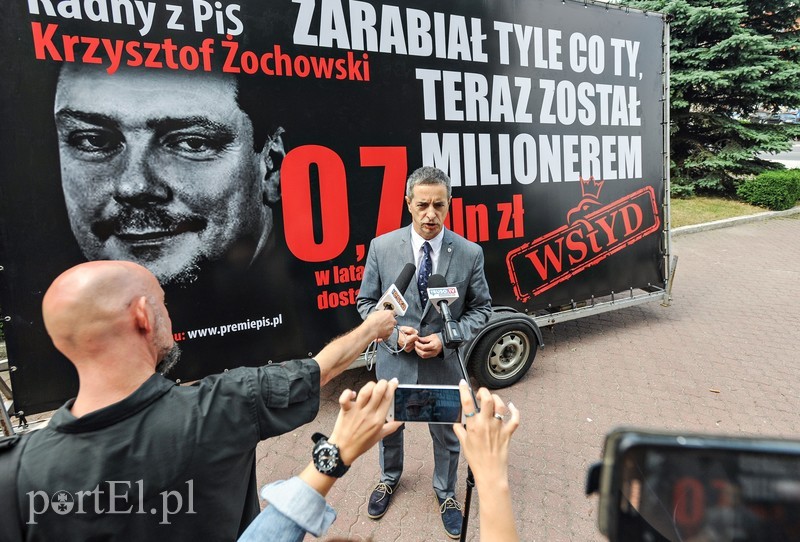 Elbląg, Senator PO Jerzy Wcisła wytyka Prawu i Sprawiedliwości podwójne nagradzanie swoich polityków