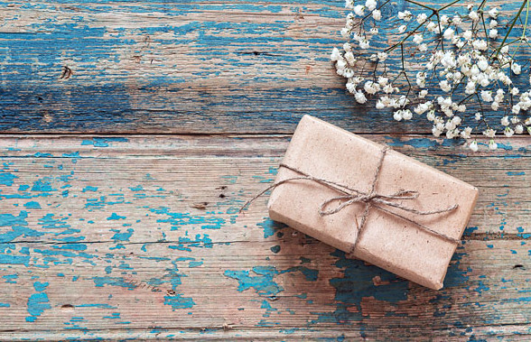 Jak dostarczyć prezent do bliskich, kiedy dzieli was duża odległość?
