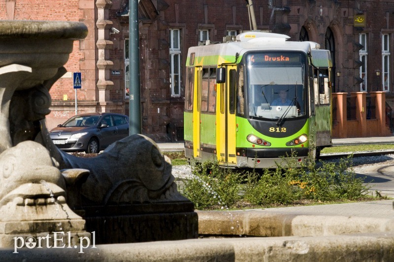 Elbląg, Coraz mniej pasażerów w autobusach i tramwajach