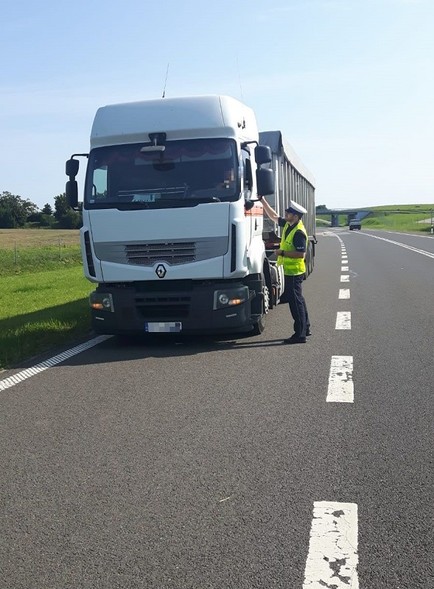 Elbląg, Policjanci kontrolują pojazdy ciężarowe