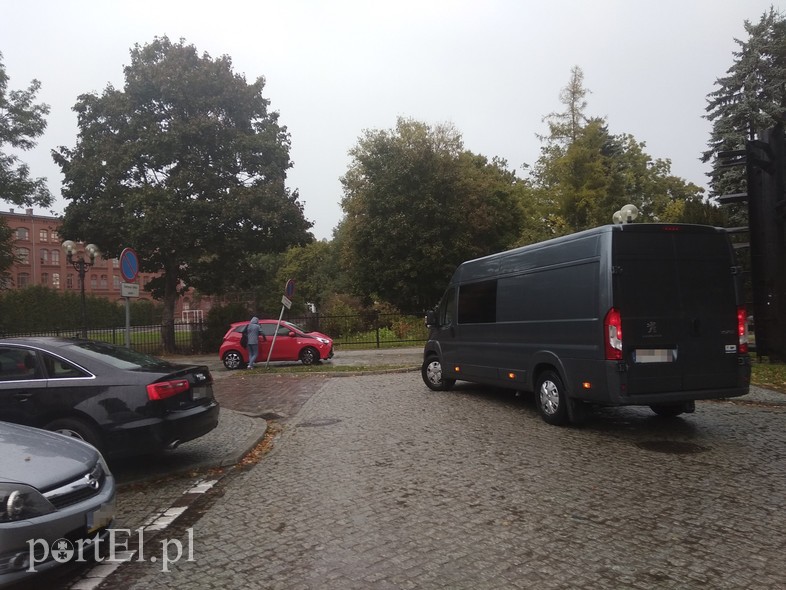 Elbląg, Na tym parkingu doszło do dewastacji, o których pisze Czytelniczka