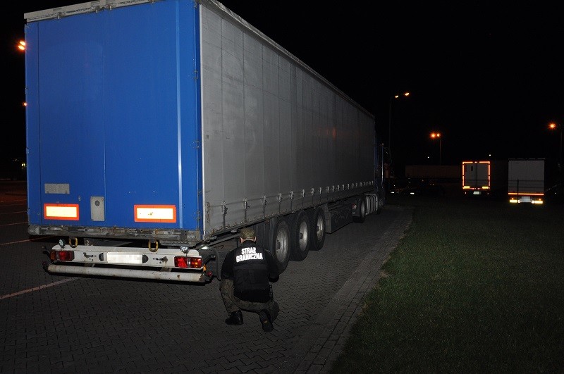 Elbląg, Zatrzymano naczepę o wartości 50 tys. zł Elbląg, Zatrzymano naczepę o wartości 50 tys. zł