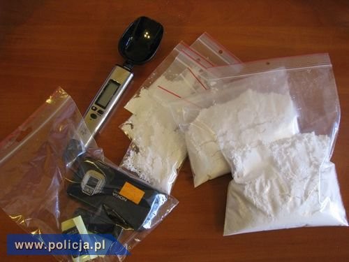 Elbląg, Pod szkołą zatrzymali dilera narkotykowego Elbląg, Pod szkołą zatrzymali dilera narkotykowego