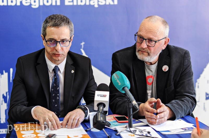 Elbląg, Senator jerzy Wcisła (na zdjeciu po lewej) obarczył rząd odpowiedzialnością za strajk oświaty Elbląg, Senator jerzy Wcisła (na zdjeciu po lewej) obarczył rząd odpowiedzialnością za strajk oświaty