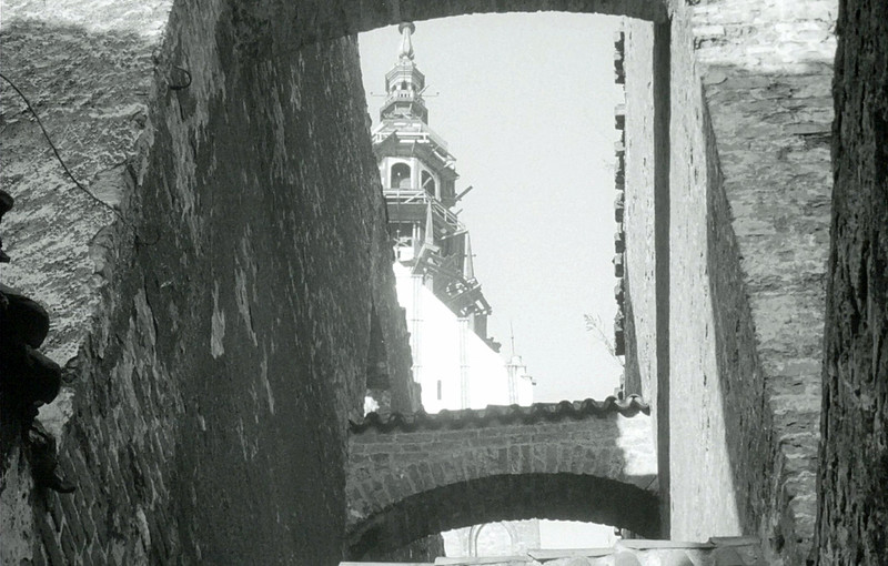 Elbląg, Wieża katedry w 1963 r. podczas krycia hełmu blachą