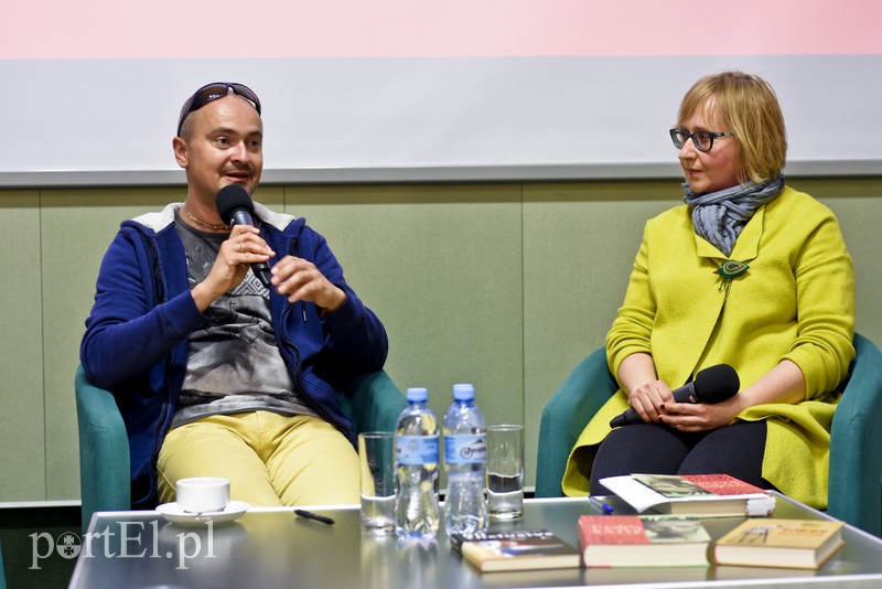 Elbląg, Mirosław Wlekły oraz Aleksandra Buła z Biblioteki Elbląskiej