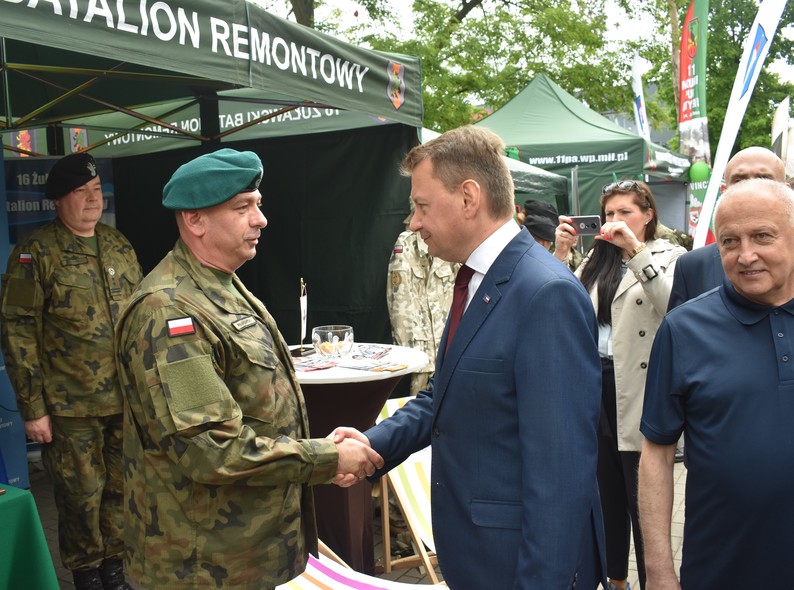 Elbląg, Szef MON Mariusz Błaszczak i dowódca 16. brem. ppłk Piotr Pankowski