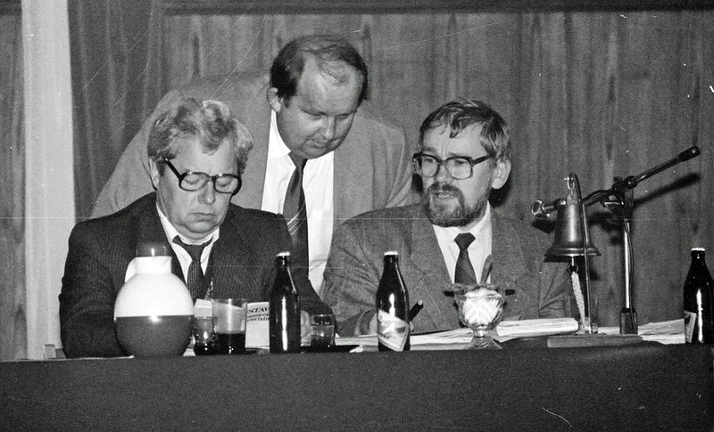 Elbląg, Prezydent Józef Gburzyński (w środku) oraz wiceprzewodniczący Tadeusz Sikorski (z lewej)  i przewodniczący Rady Miejskiej Wiktor Daszkiewicz