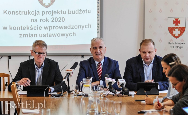 Elbląg, O trudnej sytuacji budżetu miasta mówili (od lewej): Marek Burkhardt, Antoni Czyżyk i Michał Missan