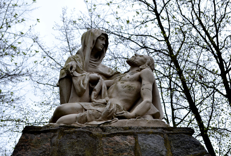 Elbląg, Zwieńczenie pomnika w Ostaszewie