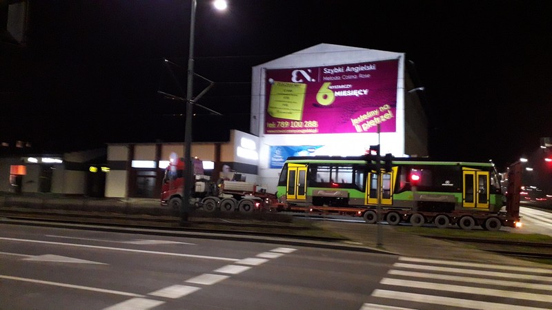 Elbląg, Transport pierwszych tramwajów z Poznania uwiecznił na zdjęciu nasz Czytelnik Krzysztof Werner