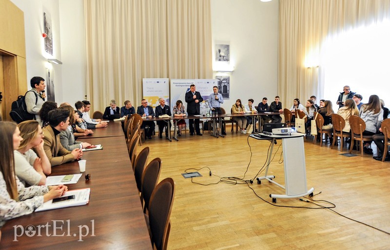 Elbląg, Spotkanie młodzieży Euroregionu Bałtyk z samorządowcami odbyło się w Ratuszu Staromiejskim