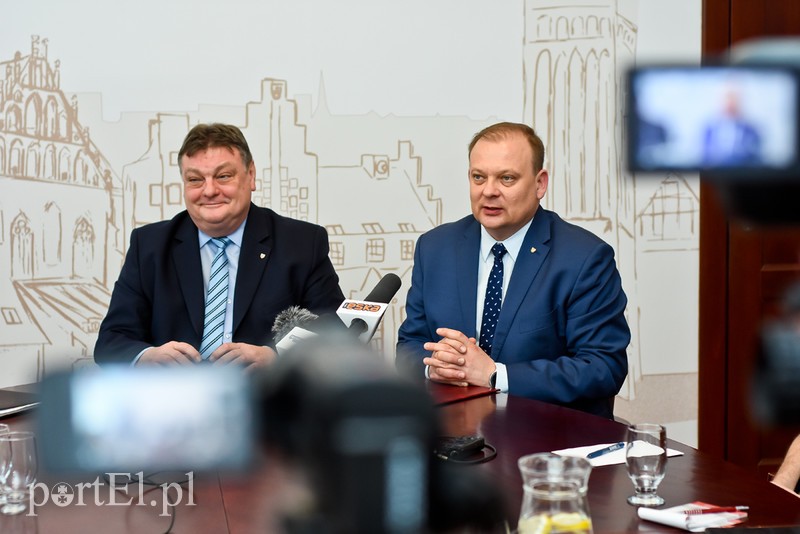 Elbląg, Michal Missan (z prawej) został nowym wiceprezydentem Elbląga